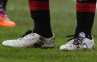 Protes Mario Balotelli Dalam Desain Koran di Sepatunya