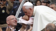 Usai Dicium Paus, Bayi Ini Sembuh dari Tumor Otak