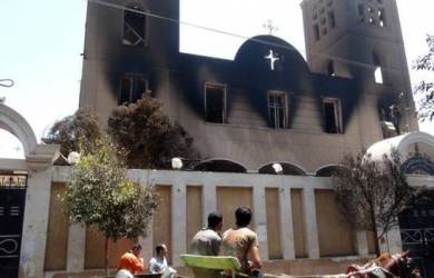 Puluhan Gereja di Mesir Dibakar, Dua Guru Dilecehkan