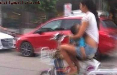 Ibu Ditangkap di Cina Karena Menyusui Bayinya Sambil Bersepeda