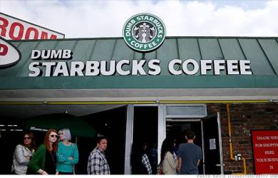 Starbucks Coffee Dibuat Geram dengan Hadirnya Dumb Starbucks Coffee