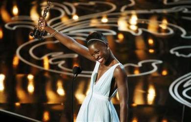 Lupita N'yongo Berhasil Meraih Oscar 2014