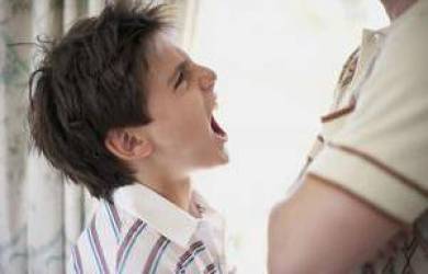 8 Penyebab anak berperilaku keras kepala dan suka melawan orangtua antara.