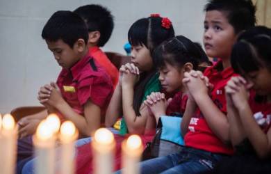 MENGENALKAN ANAK PADA IBADAH DI GEREJA_4