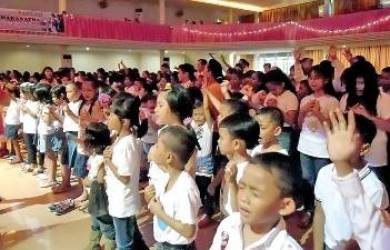 MENGENALKAN ANAK PADA IBADAH DI GEREJA_10