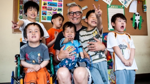 Pemusik Kristen Ini Kunjungi Seluruh Cina Untuk Penuhi Panggilannya Terhadap Anak-anak