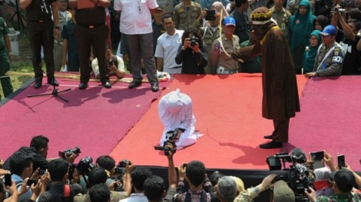 Pertama Kalinya, Kota Di Aceh Ini Layangkan Hukuman Cambuk Pada Orang Kristen