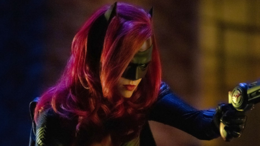 Pertama Kali Dalam Sejarah Seri Superhero, Tokoh Utama Batwoman Adalah LGBT