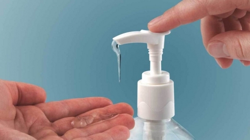 Benar Gak Sih Hand Sanitizer Bisa Bikin Alergi Kulit?