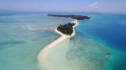 Nggak Cuma Pas Jaman Musa, Inilah 3 Pantai Dengan Fenomena Laut Terbelah Di Indonesia
