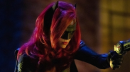 Pertama Kali Dalam Sejarah Seri Superhero, Tokoh Utama Batwoman Adalah LGBT