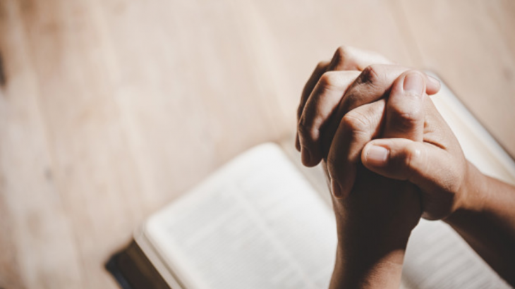 5 Inspirasi Berdoa Dari Alkitab Yang Cocok Dalam Segala Keadaan Kamu