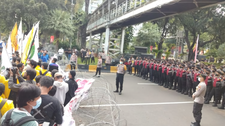 Mahasiswa Demo di Gedung DPR, Ini 4 Tuntutan BEM SI