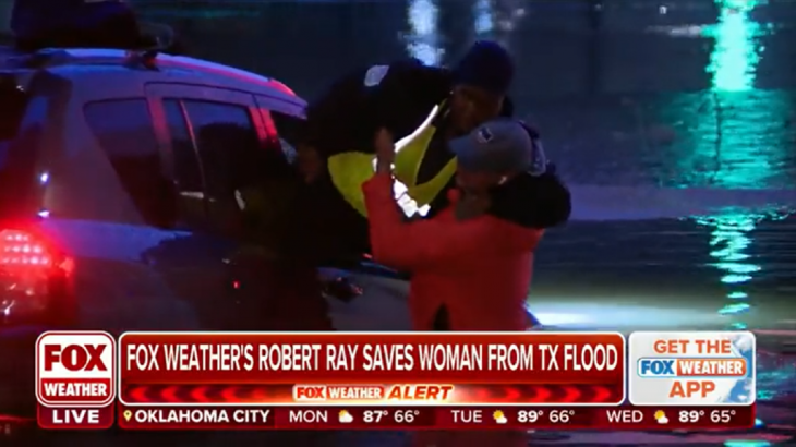 Reporter TV Ini Menyelamatkan Wanita yang Terjebak di Dalam Mobil Hanyut Saat Siaran Cuaca