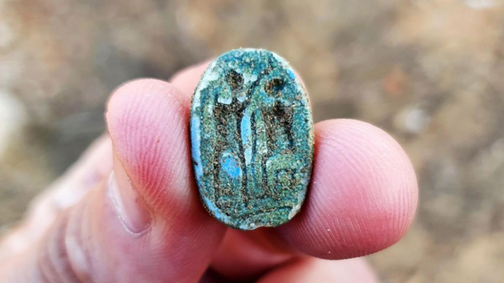 Penemuan Siswa Menengah Ini Mengejutkan Pemandunya, Scarab Berusia 3.000 Tahun di Israel