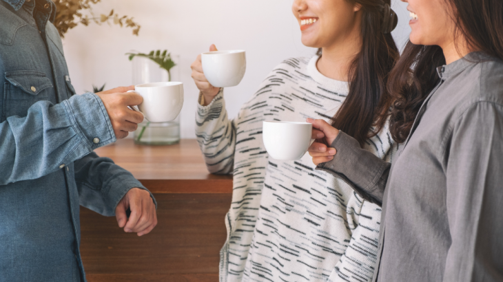 Jangan Rusak Momen! Ini 5 Cara Menghadapi Pertanyaan Menjengkelkan Saat Kumpul Keluarga