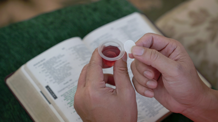 Apakah Orang Kristen yang Belum Dibaptis Boleh Mengikuti Perjamuan Kudus?