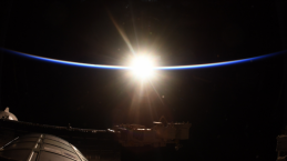 Saksikan Matahari Terbit dari Luar Angkasa Astronot NASA Kutip Mazmur 30