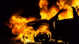 Bak Orang Samaria, 5 Orang Ini Selamatkan Pasangan yang Terjebak Di Mobil yang Terbakar