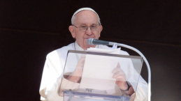 Paus Fransiskus Akan Meninjau Kembali Persyaratan Hidup Selibat Bagi Imam Gereja Katolik