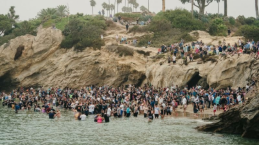 Lewat ‘Baptize SoCal’ Lebih dari 4.000 Orang Dibaptis di Tempat Baptisan Massal Bersejarah