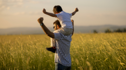 7 Alasan Pentingnya Teladan Seorang Ayah dalam Pertumbuhan Anak Laki-lakinya