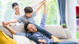 7 Hal yang Bisa Anda Lakukan untuk Membuat Anak Merasa Didukung oleh Keluarga