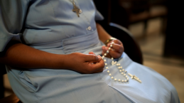 Mengapa Umat Katolik Lakukan Doa Rosario di Bulan Mei? Berikut Pejelasannya