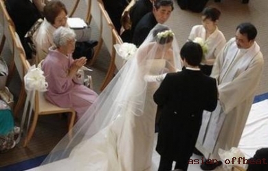 Untuk Nikah, Pasangan di Jepang Rela Bayar Pendeta Bule Palsu