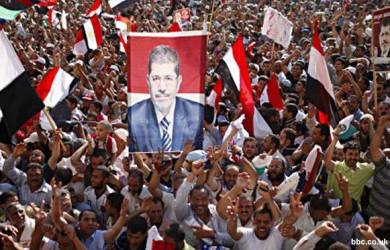 Sedikitnya 7 Pendukung Morsi Tewas Saat Sholat