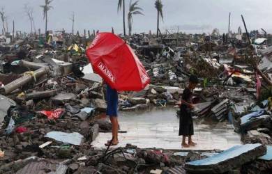 Topan Filipina, Anak Minta Ibu Lepaskan Dirinya dan Selamatkan Diri