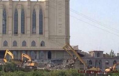 Gereja Tiongkok Berpagar Ribuan Umat Mulai Dihancurkan