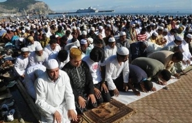 Umat Kristiani Berdoa Bagi Umat Muslim Yang Menjalankan Puasa