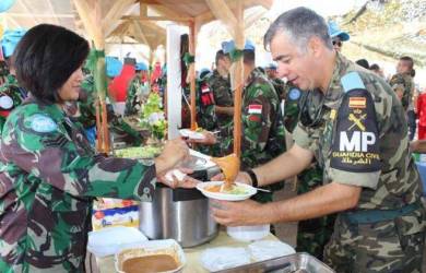 Personil TNI Sajikan Makanan Khas Indonesia di Lebanon