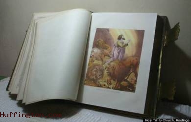 Pencuri Menyesal, Alkitab Curian 42 Tahun Lalu Dikembalikan
