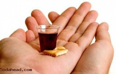 Iran Hukum Cambuk Pelaku Komuni Minum Anggur di Gereja