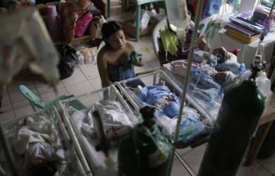 Selamat Dengan Ajaib, 80 Bayi Korban Topan Haiyan Dirawat di Gereja