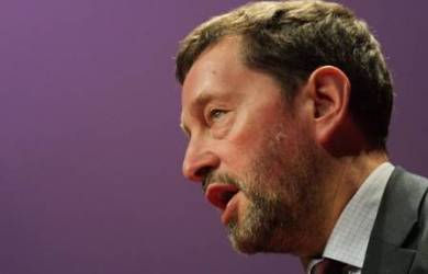 David Blunkett: Makna Natal Hilang di Tengah Kemewahan