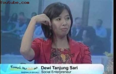  Dewi  Tanjung  Sari  Olah Limbah Jadi Souvenir  Menarik