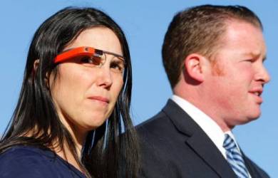 Pakai Google Glass Undang Masalah