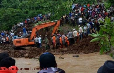 Longsor Jombang Telan 7 Korban Jiwa