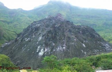 Gunung Kelud Akhirnya Meletus Juga