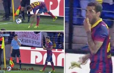 Aksi Santai 'Makan Pisang' Dani Alves Lawan Rasisme