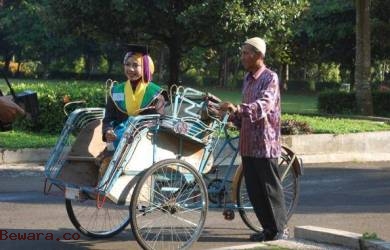 Reani, Putri Tukang Becak Timba Ilmu Gratis ke Inggris