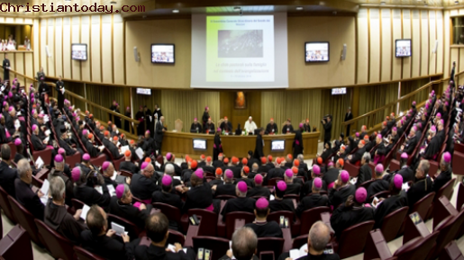 Vatikan Minta Gereja Toleransi Kaum Gay dan Perceraian
