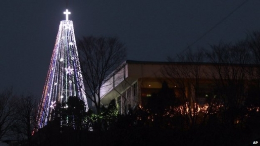 Pohon Natal Kontroversi Korsel Kembali Dipasang