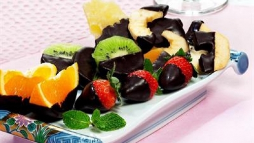 Kue Coklat Spesial Valentine: Coklat Sup & Buah Celup Coklat