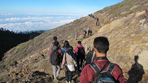 7 Tips Aman Mendaki Gunung Ijen