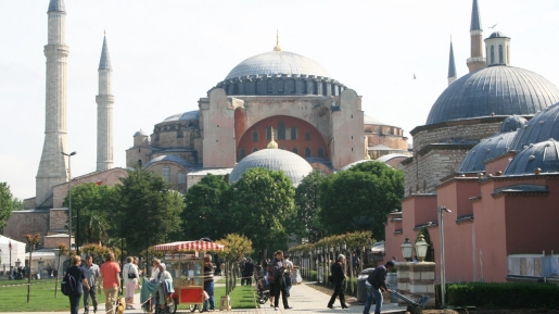 Turki Bikin Bekas Gereja Hagia Sophia Jadi Masjid, Kenapa Negara Kristen Harus Marah?