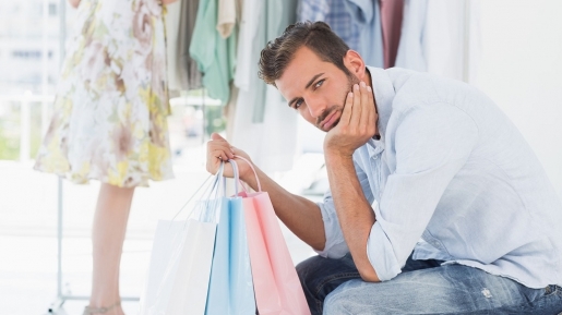 7 Alasan Masuk Akal Kenapa Pria Tak Perlu Diajak Shopping